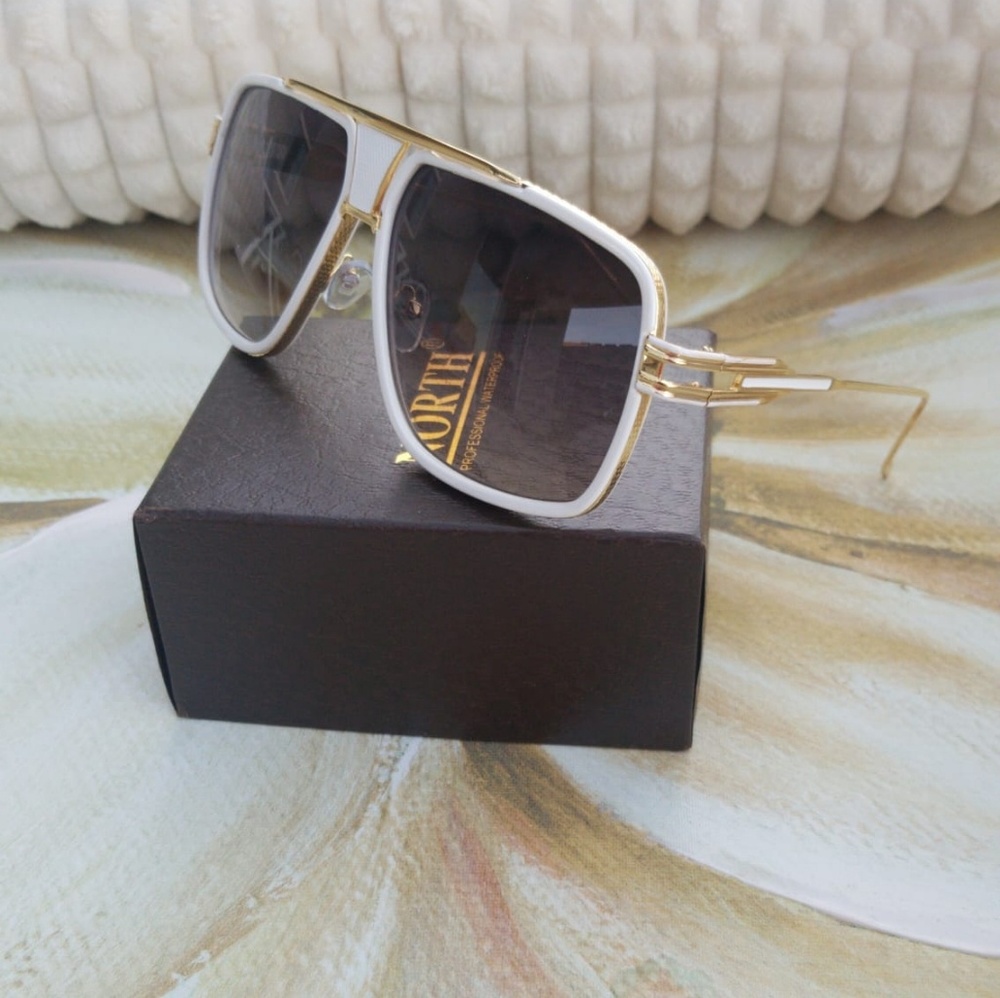 NEW TRENDY  SQUARE STYLE MEN SUNGLASSES


Classic